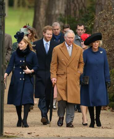 Le prince Charles et Camilla en tête de cortège pour se rendre à la messe de Noël