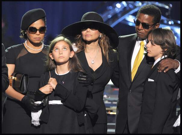 Paris Jackson avec La Toya, Janet, Jackie et Prince Michael lors de la cérémonie hommage à Michael Jackson en 2009