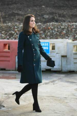 21 février 2018 : Kate Middleton en manteau d'officier, son style de manteau favori