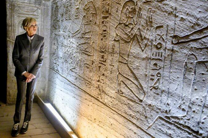 La première dame face à l'oeuvre des contemporains de Ramsès II