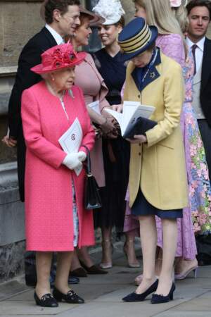 La reine Elizabeth II en compagnie de sa fille aînée la princesse Anne après la cérémonie. 