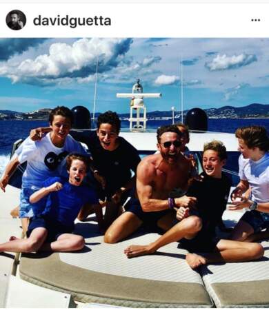 David Guetta avec son fils Elvis et les amis de celui-ci
