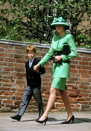 En juillet 1992 pour le mariage de Lady Helen Windsor, Harry est le cavalier de sa mère Diana