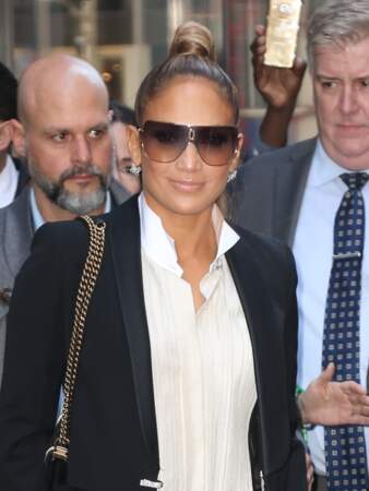 Jennifer Lopez fait son show entre lunettes fumées et queue-de-cheval haute
