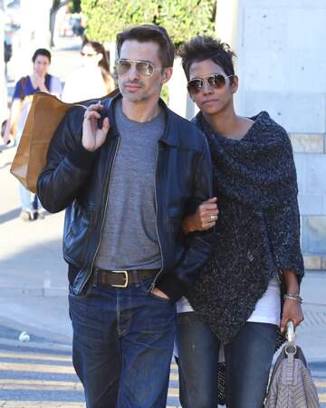 Halle Berry et Olivier Martinez dans les rues de Santa Monica en 2013