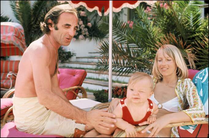 Charles Aznavour avec sa femme Ulla et leur fille Katia, au début des années 70.