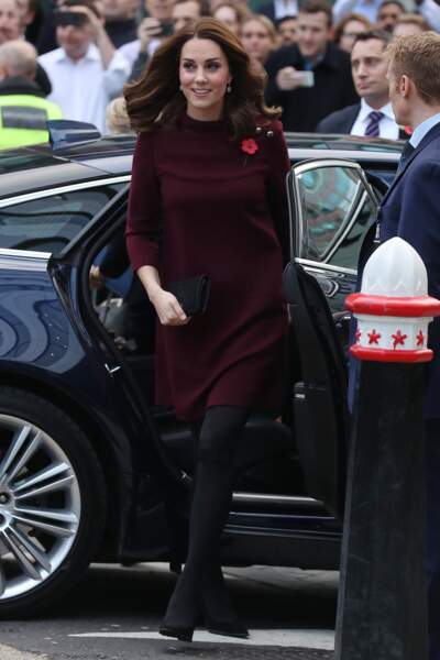 Kate Middleton radieuse affiche un léger baby-bump