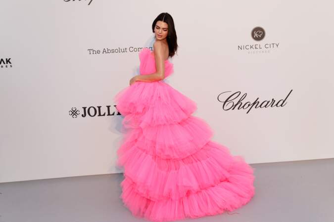 Kendall Jenner était resplendissante dans sa robe en tulle rose bonbon