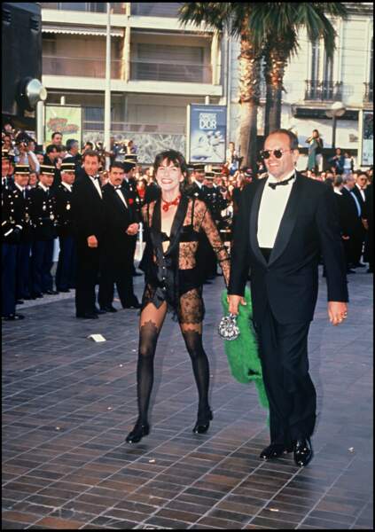 Lio en 1993 : en déshabillé sexy avec son mari à Cannes