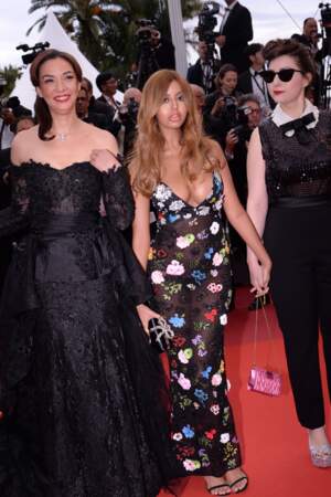 Zahia portait une robe longue imprimée et transparente sur le tapis rouge du Festival de Cannes