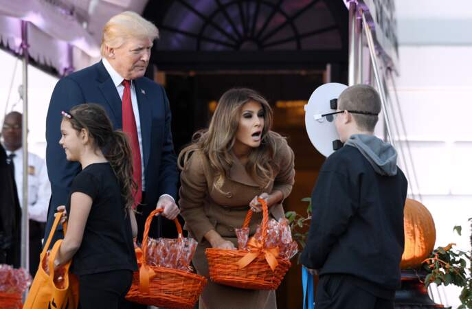 Melania Trump s'amuse avec un enfant déguisé