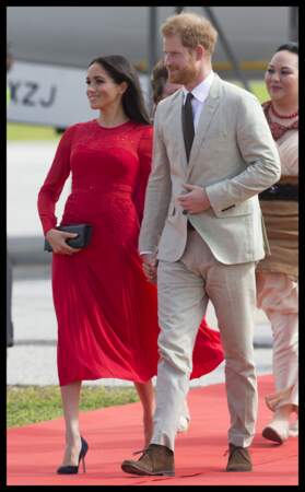 Meghan Markle et le prince Harry arrivent aux îles Tonga le 25 octobre 2018.