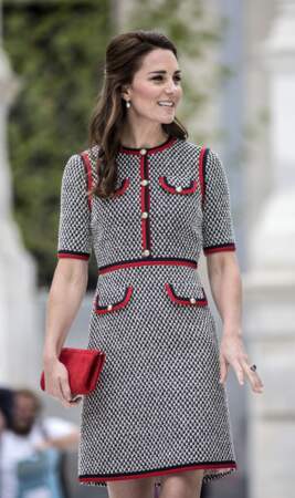 Kate Middleton très chic dans une tenue preppy signée Gucci