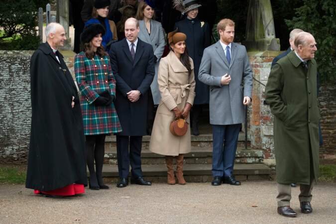 Beatrice et Eugenie, la princesse Anne, William, Kate, Meghan, Harry et le prince Philip à la messe de Noël 2017
