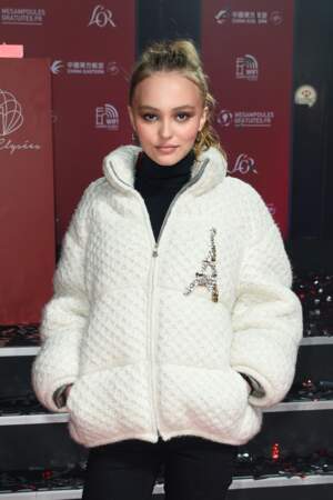 Lily-Rose Depp inaugure Les nouvelles illuminations de fin d'année de l'avenue des Champs-Elysées à Paris 