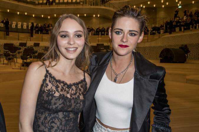 Lily-Rose Depp, Kristen Stewart, les muses Chanel posent ensemble