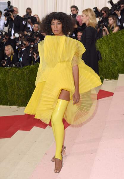 Les cuissardes jaunes latex de Solange Knowles