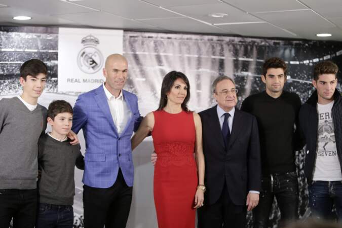 Zinédine Zidane avec sa femme Véronique et ses quatre enfants Enzo, Luca, Elyaz et Théo