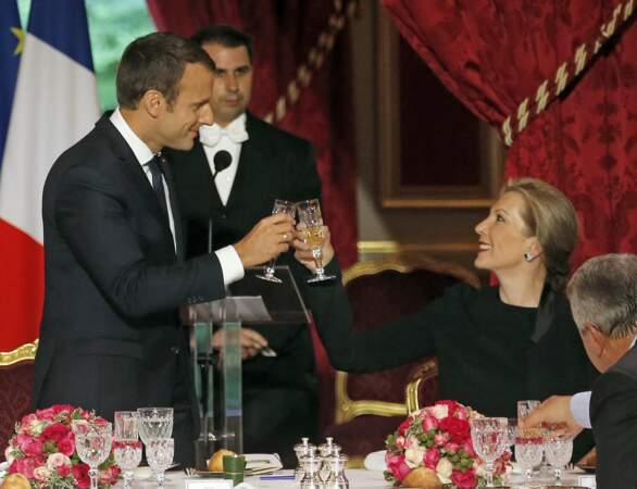 Emmanuel Macron trinque avec l'épouse du président de la Colombie