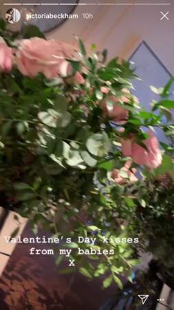 Joli bouquet de fleurs pour Victoria Beckham
