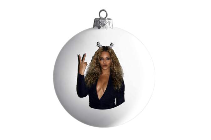 Beyoncé Knowles lance des boules de Noël à son effigie