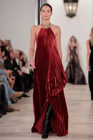 La robe en velours plissé chez Ralph Lauren