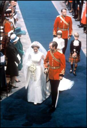 La princesse Anne (en robe Givenchy) lors de son mariage avec Mark Phillips le 14 novembre 1973 à Westminster
