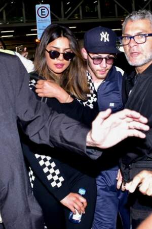 Priyanka Chopra et son compagnon Nick Jonas arrivent à l'aéroport de Guarulhos à Sao Paulo au Brésil