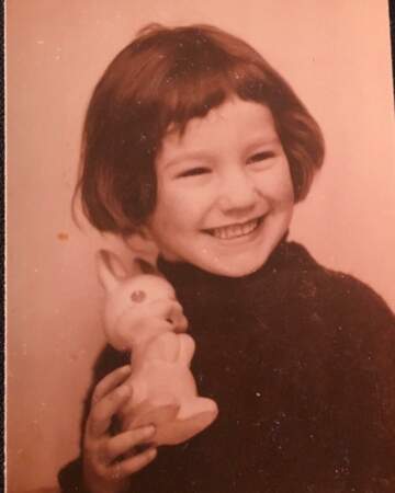 Nathalie Baye et un petit lapin, pour une séquence nostalgie partagée à l'occasion de la fête de Pâques