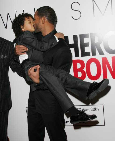 Will Smith embrasse son fils Jaden sur la bouche