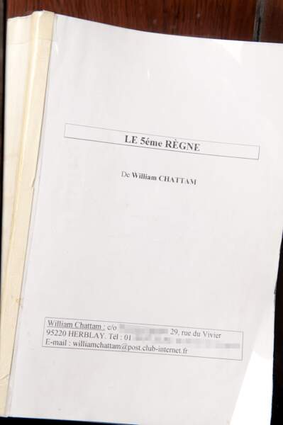 Le manuscrit de son premier roman, le 5e Règne, publié sous le nom de William Chattam
