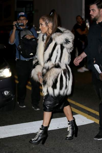 Jennifer Lopez en manteau de fourrure le 31 août 2017