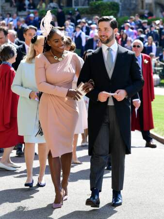 Serena Williams sublime en robe de cocktail au mariage de son amie Meghan Markle