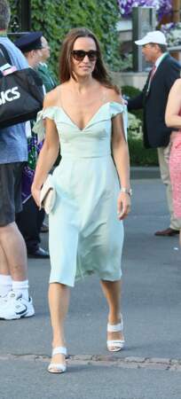 Pippa Middleton en robe décolletée Tephil London à 436 € 