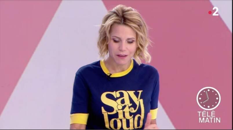 Laura Tenoudji porte un t-shirt "Say it Loud" signé Ba&sh, en vente au prix de 55 €.