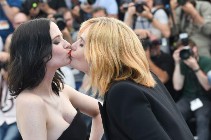 Eva Green et Emmanuelle Seigner, leur baiser au festival de Cannes