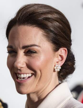 Kate Middleton modernise son look avec une technique de maquillage plus moderne et des highlighters le 6 juin 2019.