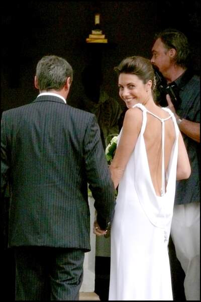 Alessandra Sublet au bras de son père le jour de son mariage religieux avec Thomas Volpi