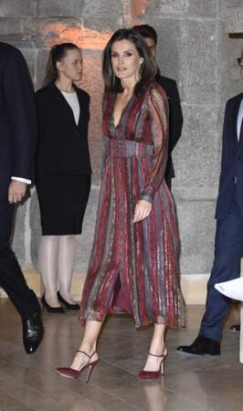 La reine Letizia d'Espagne portait une robe en soie de la marque espagnole Intropia