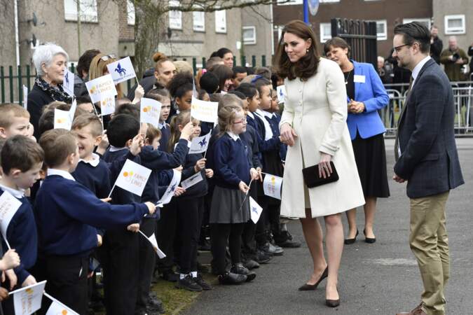 Kate Middleton visite l'école primaire Pegasus à Oxford, Royaume Uni, le 6 mars 