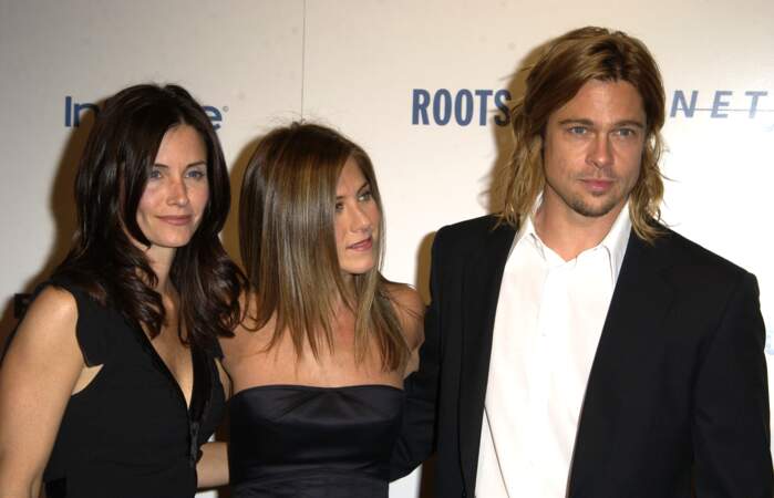 Courteney Cox et Jennifer Aniston avec Brad Pitt alors en couple avec Jennifer Aniston en 