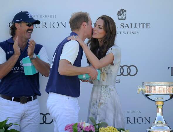Le tendre baiser de Kate à William au Santa Barbara Polo Club, en Californie, le 9 juillet 2012