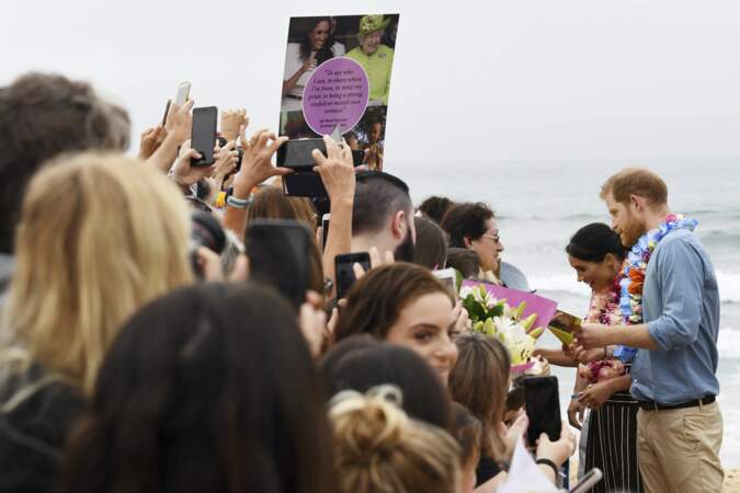 Meghan Markle et le prince Harry en balade à Bondi Beach à Sydney le 22 octobre 2018