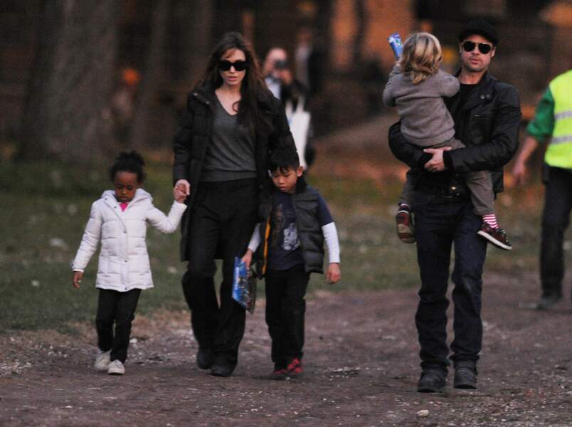 Brad Pitt, Angelina Jolie et leurs enfants en Hongrie, en 2010
