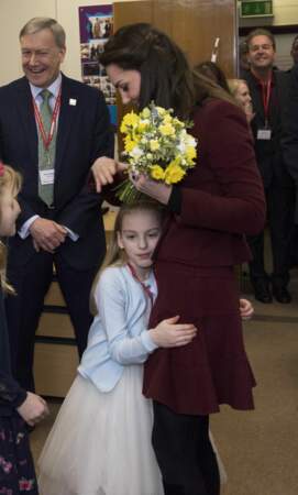 Kate Middleton rend visite aux bénévoles et membres d'un centre pour enfants et adolescents déficients mentaux 