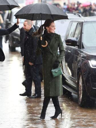 Kate Middleton a opté pour un manteau vert olive Sportmax