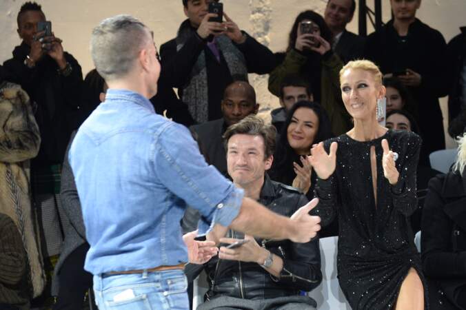 Une standing ovation de Céline Dion pour Alexandre Vauthier à la fin de son défilé Haute-Couture.
