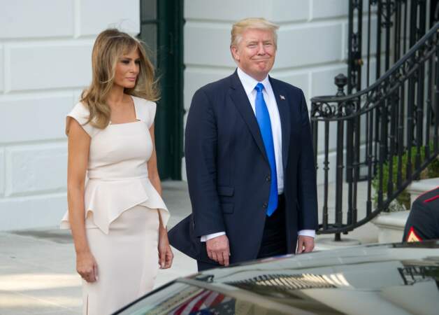 Melania Trump dans une robe Roland Mouret aux côtés de son mari 