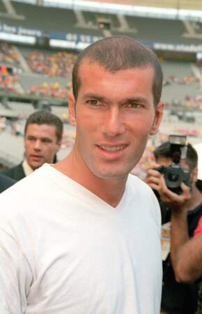 Zinédine Zidane en 2000, lors d'un match au Stade de France, au profit de l'association "Soleil 2000" 