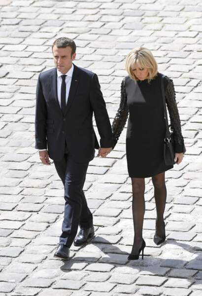 5 juillet 2017 : Brigitte Macron sobre en robe noire lors des obsèques de Simon Veil